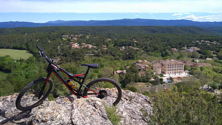 🚲 Vélo /VTT : Entre vignes et collines